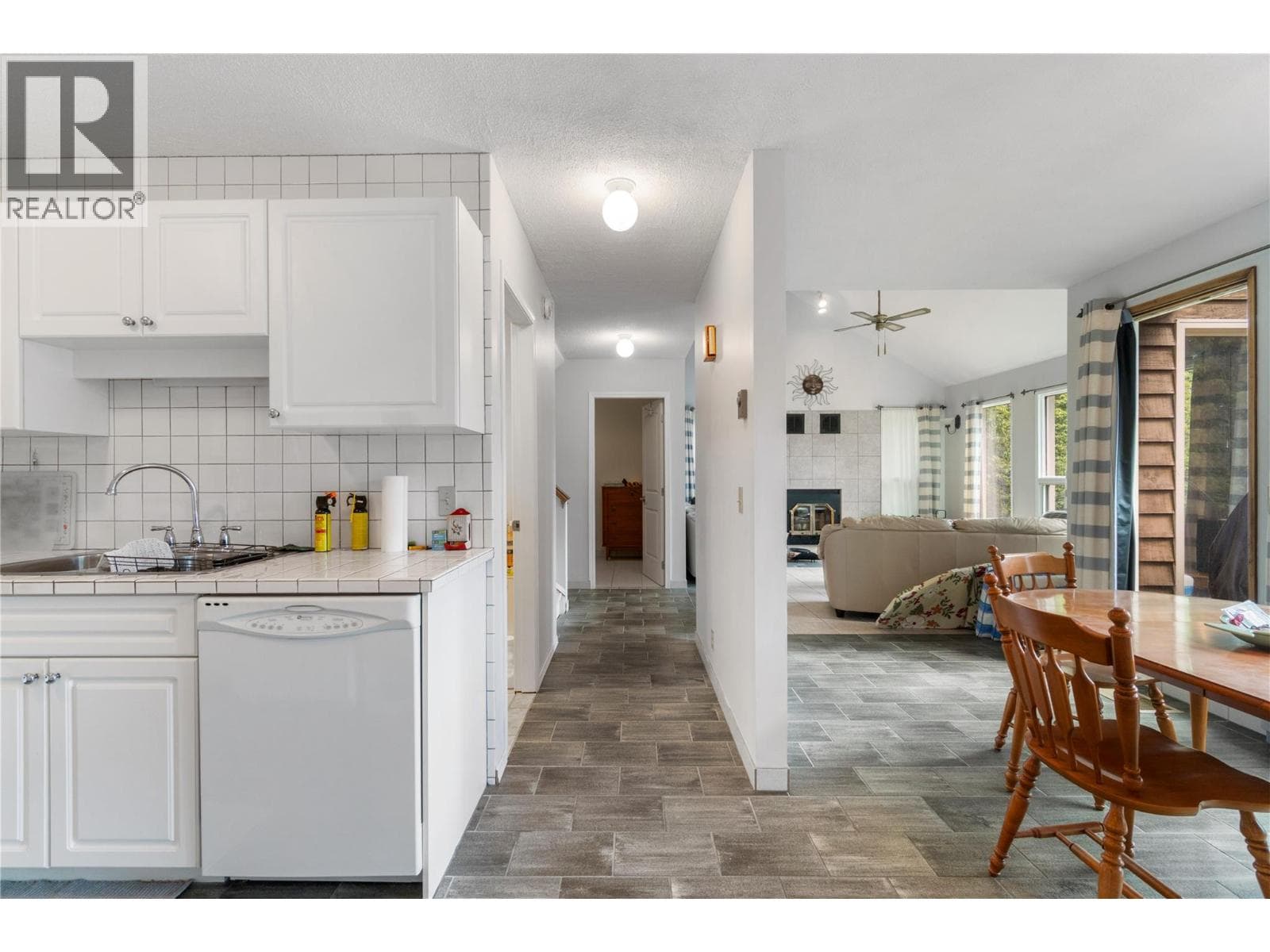 7256 ESTATE CLOSE, Interior REALTORS® — photo 4