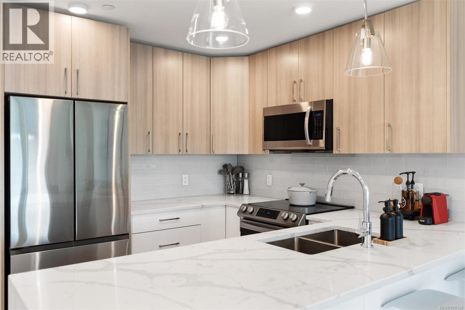 404 7098 Wallace Dr, Victoria — photo 4