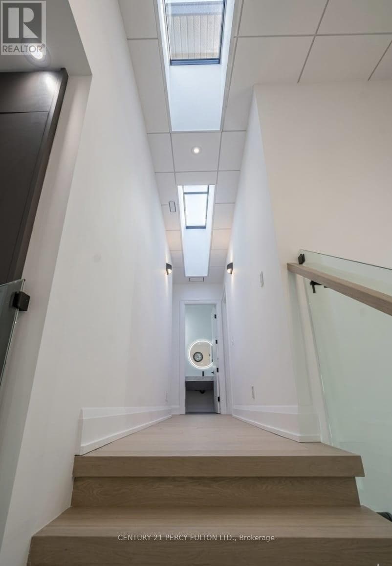 5 ROBERT STREET, Toronto — photo 3