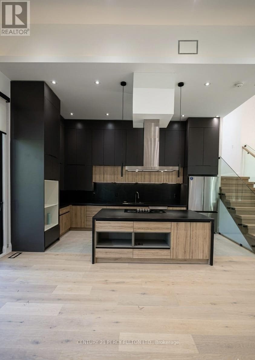 5 ROBERT STREET, Toronto — photo 4