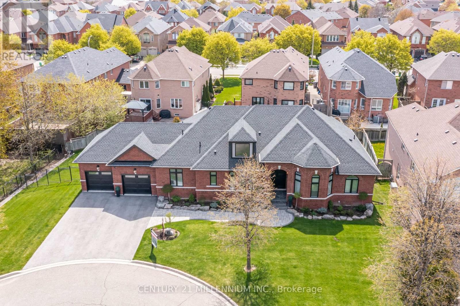 15 BIMMER PLAZA in SNELGROVE
