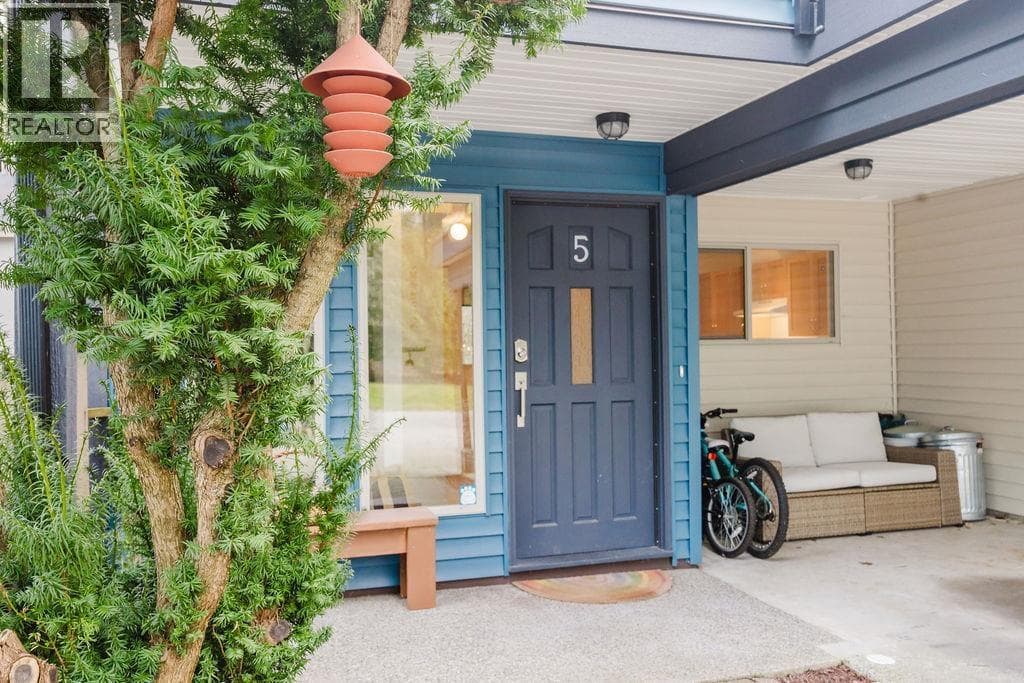 5 623 FARNHAM ROAD in 