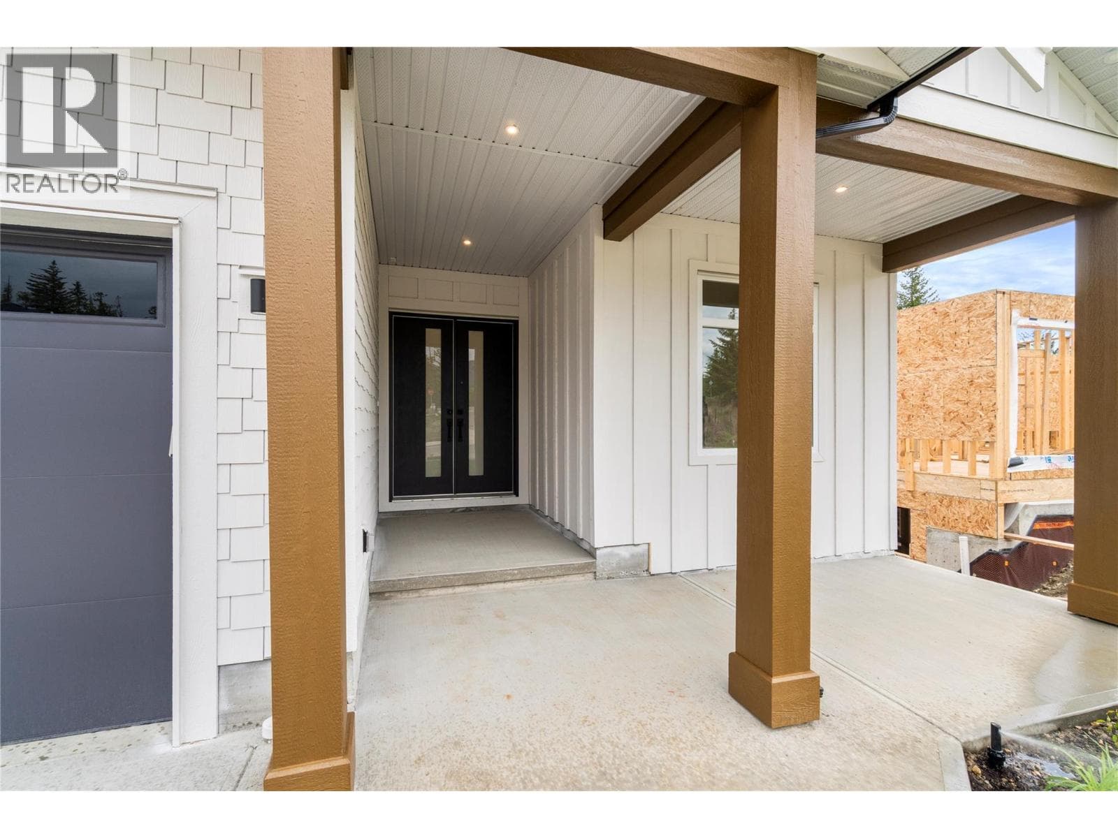 6800 42 Street NE, Interior REALTORS® — photo 2