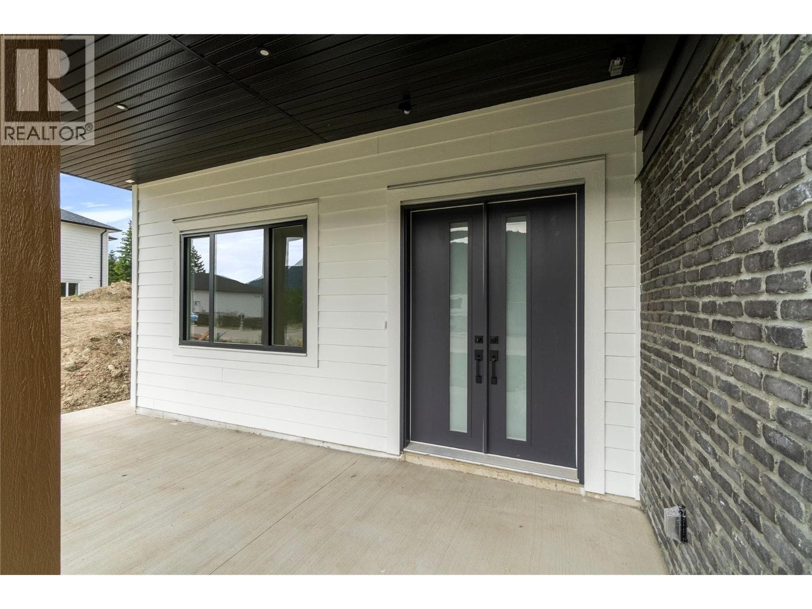 6841 42 Street NE, Interior REALTORS® — photo 5