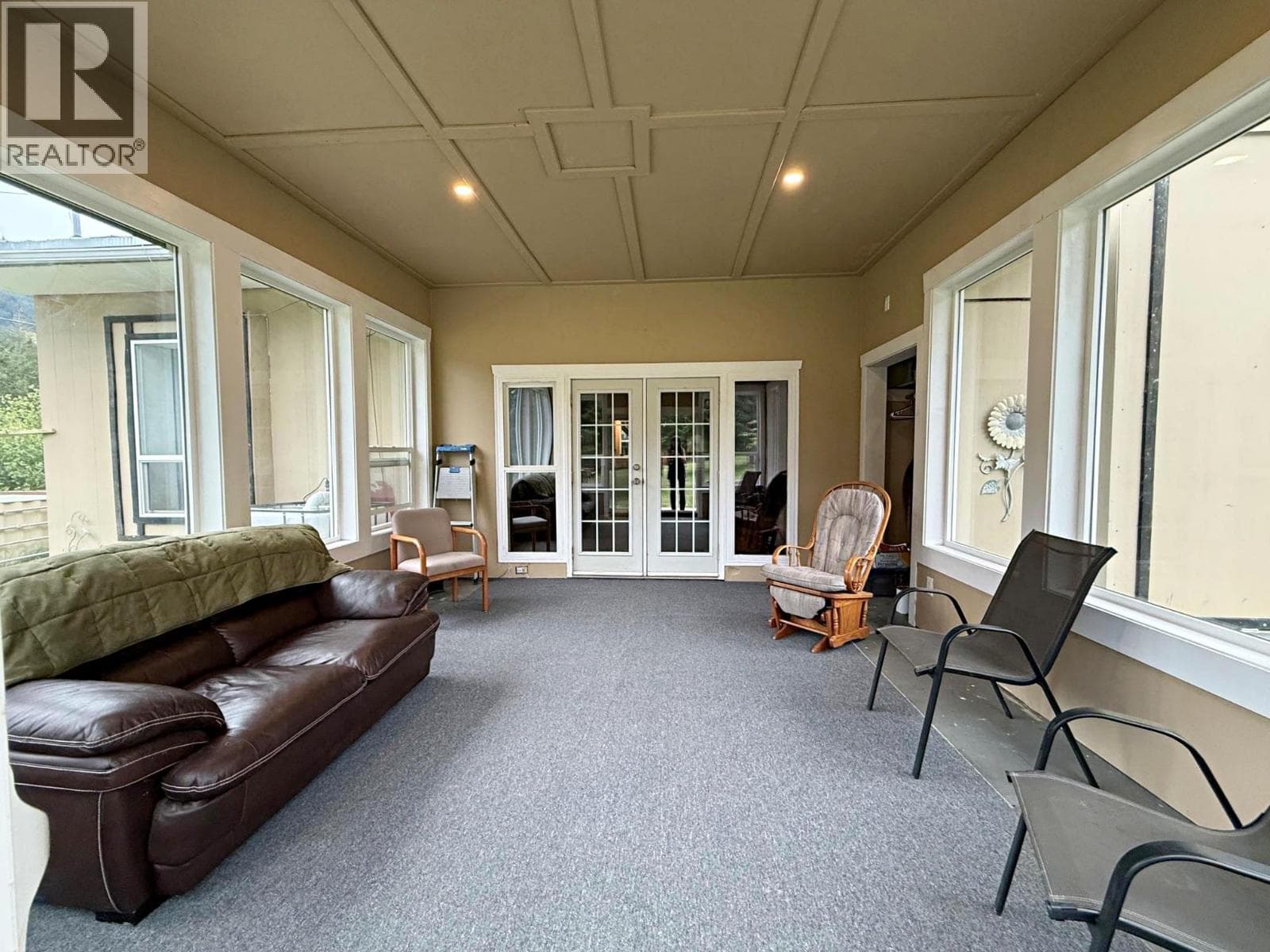 5420 Heffley Louis Creek Road, Interior REALTORS® — photo 4