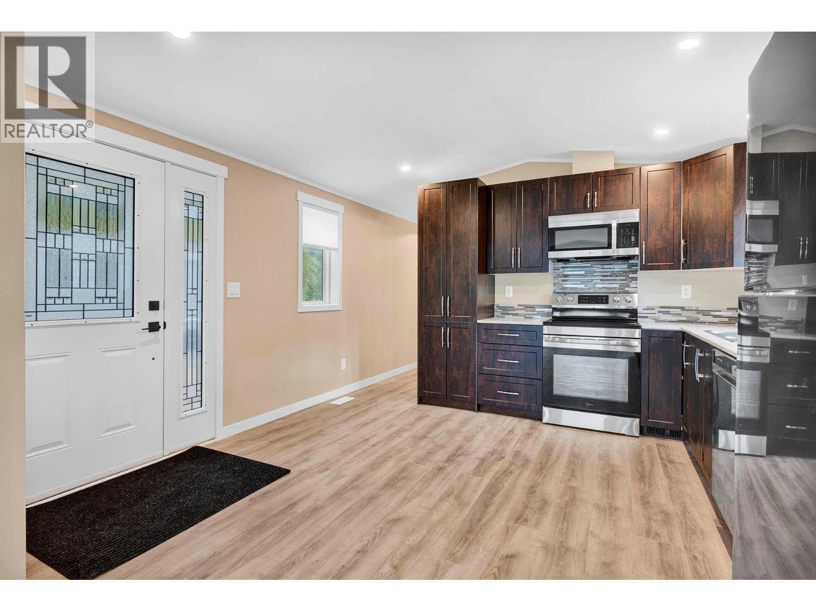 121 Ferry Road Unit# 34, Interior REALTORS® — photo 2
