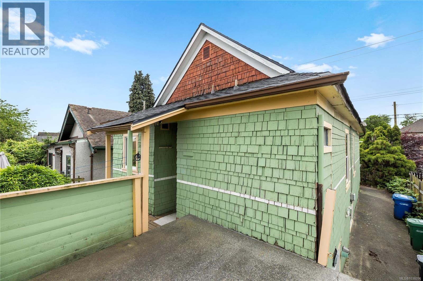 125 VICTORIA ROAD, Vancouver Island