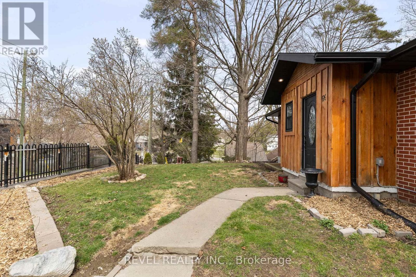 99 WELLINGTON STREET EAST, Toronto — photo 3