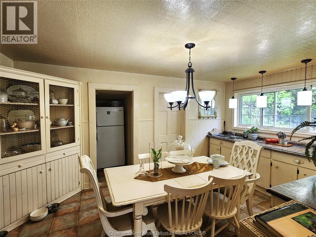 8626 Chester STREET, Chatham Kent — photo 4