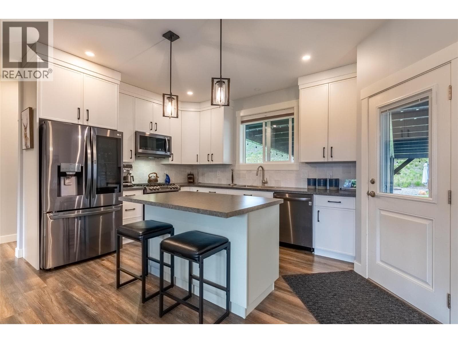 457 Daladon Drive, Interior REALTORS® — photo 3