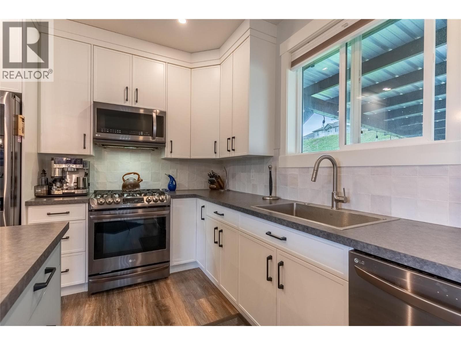 457 Daladon Drive, Interior REALTORS® — photo 5