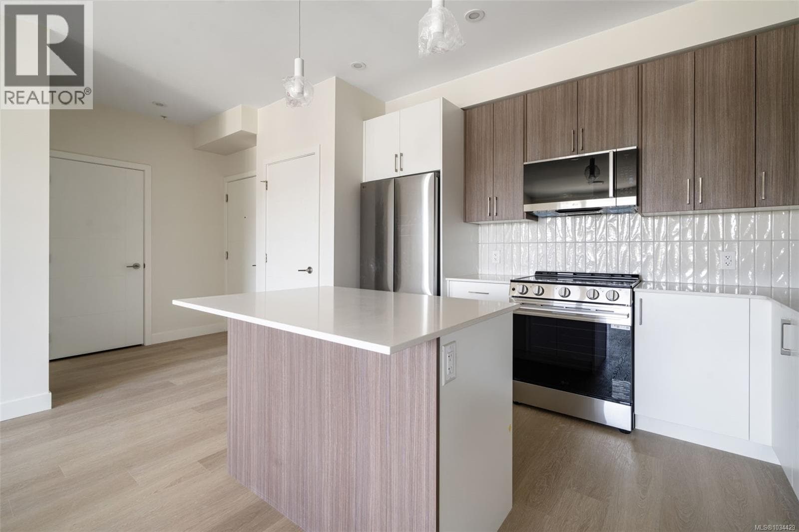 212 777 Station Ave, Victoria — photo 3