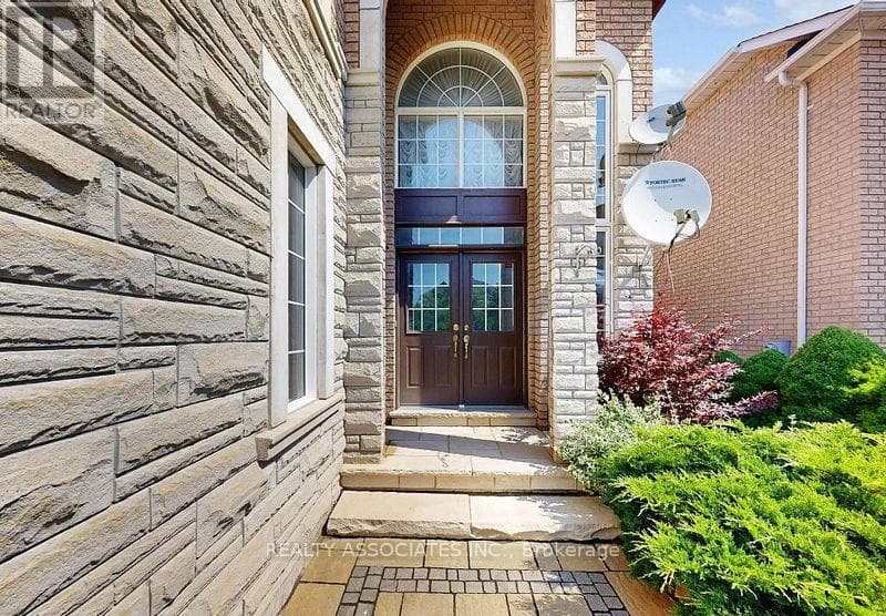2 LORD NELSON COURT, Toronto — photo 3