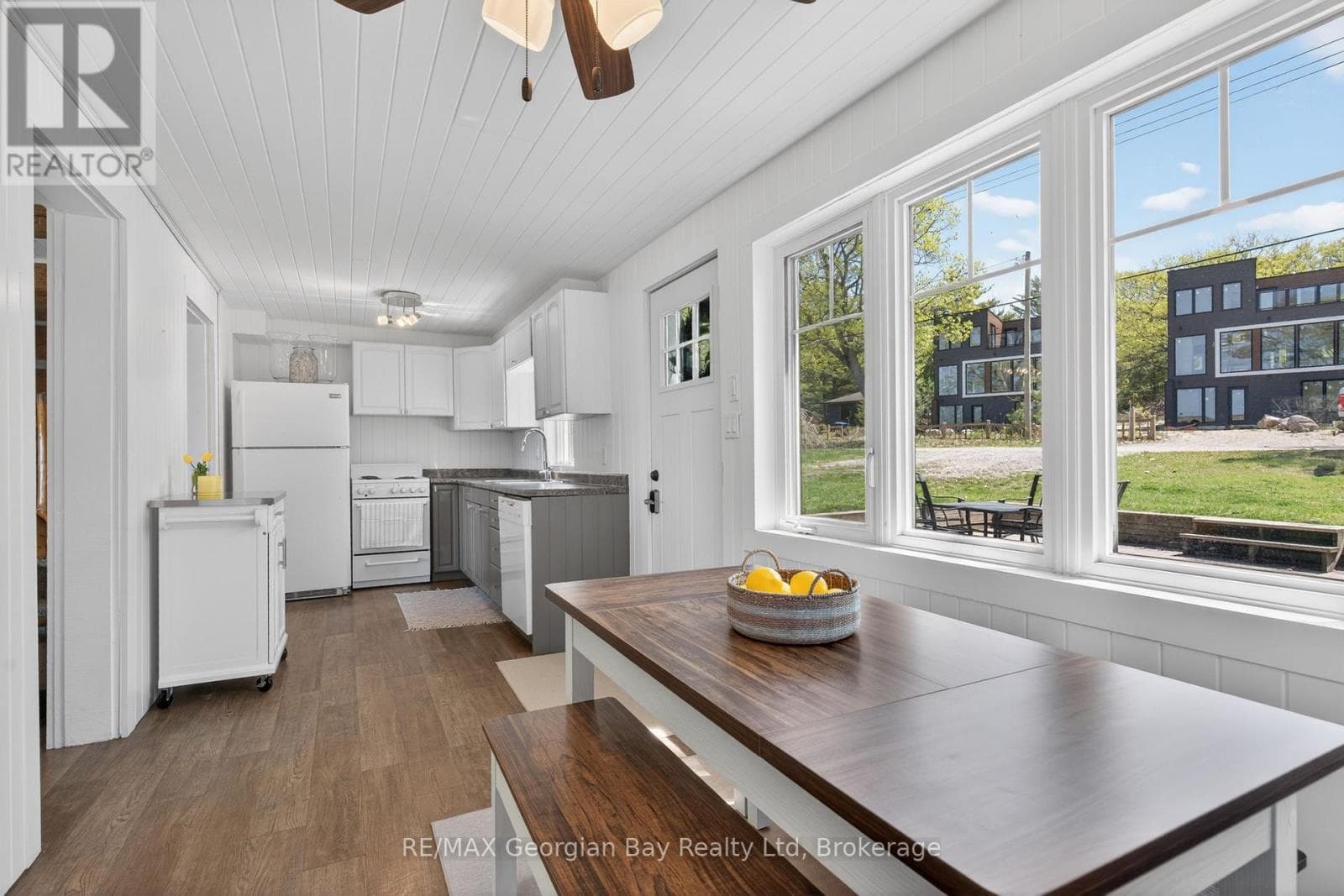 83 BEACH ROAD, OnePoint — photo 4