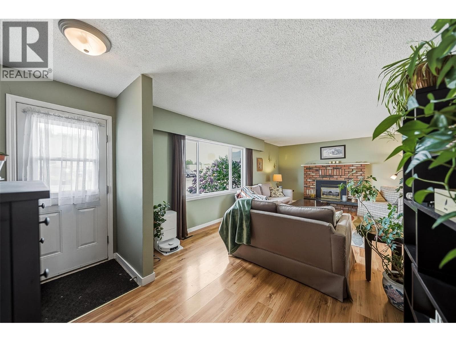 1125 HALSTON AVENUE, Interior REALTORS® — photo 5