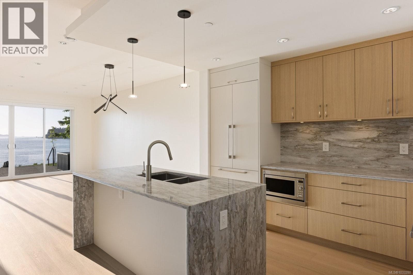 2 10393 Allbay Rd, Victoria — photo 4