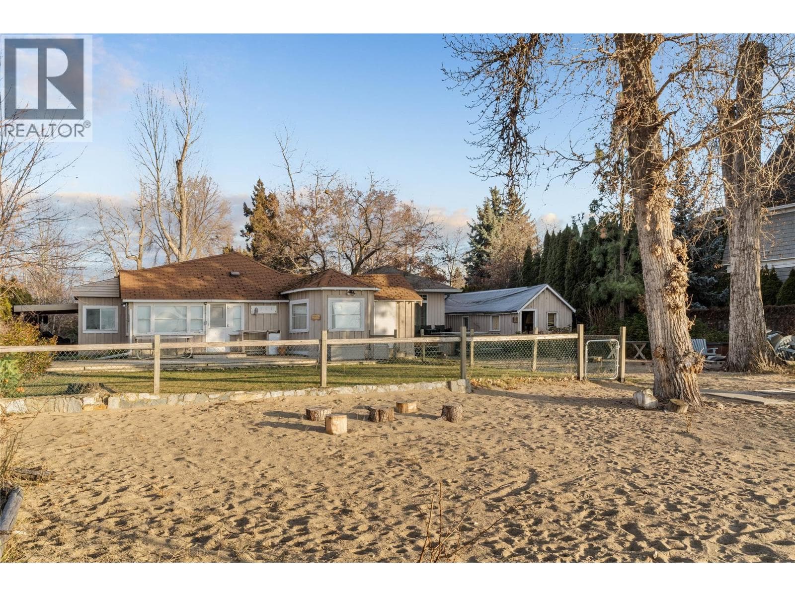 4164 LAKESHORE ROAD, Interior REALTORS® — photo 4
