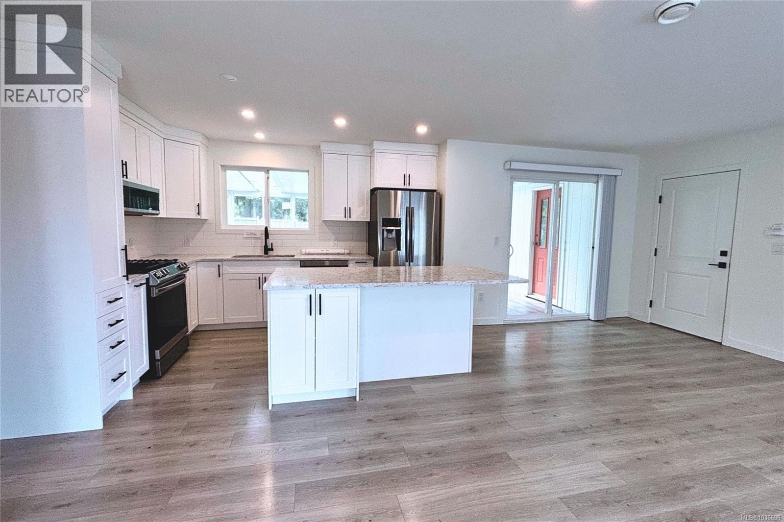 600 Sumac Dr, Vancouver Island — photo 5