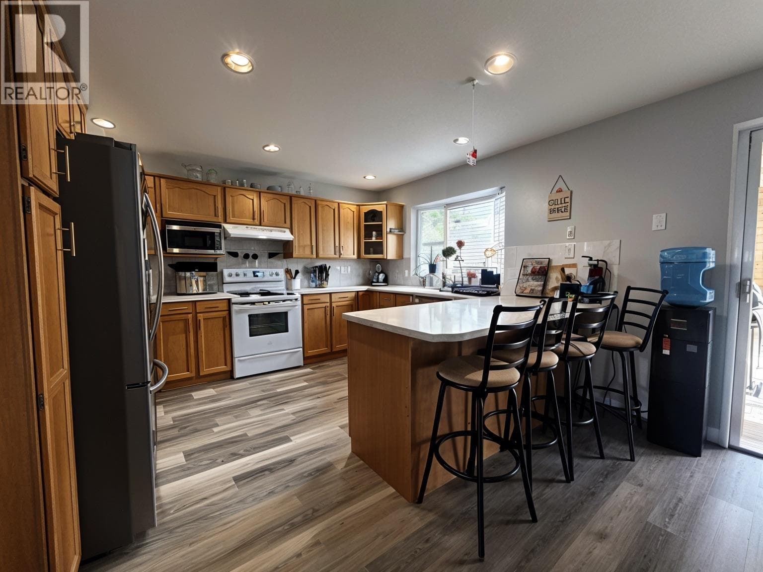 2024 MOUNTAIN VIEW AVENUE, Interior REALTORS® — photo 4