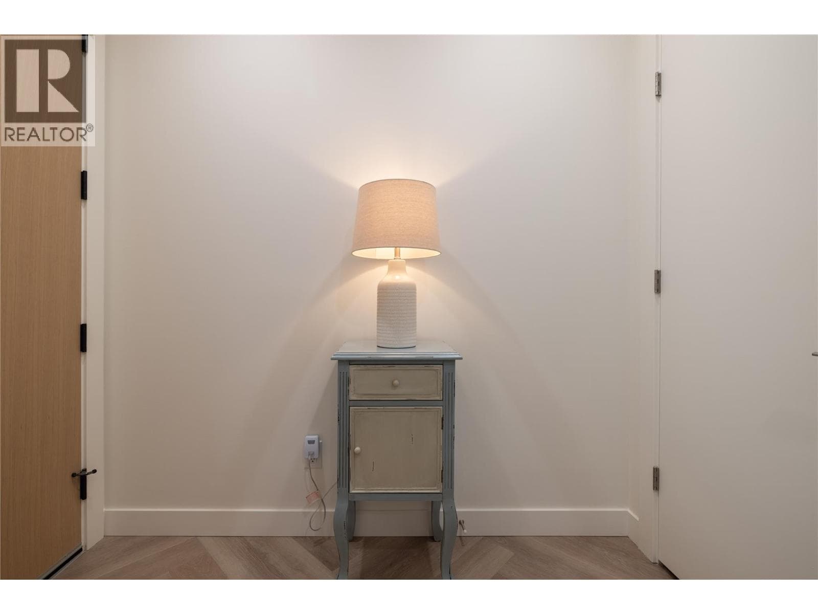 3340 Lakeshore Road Unit# 709, Interior REALTORS® — photo 5