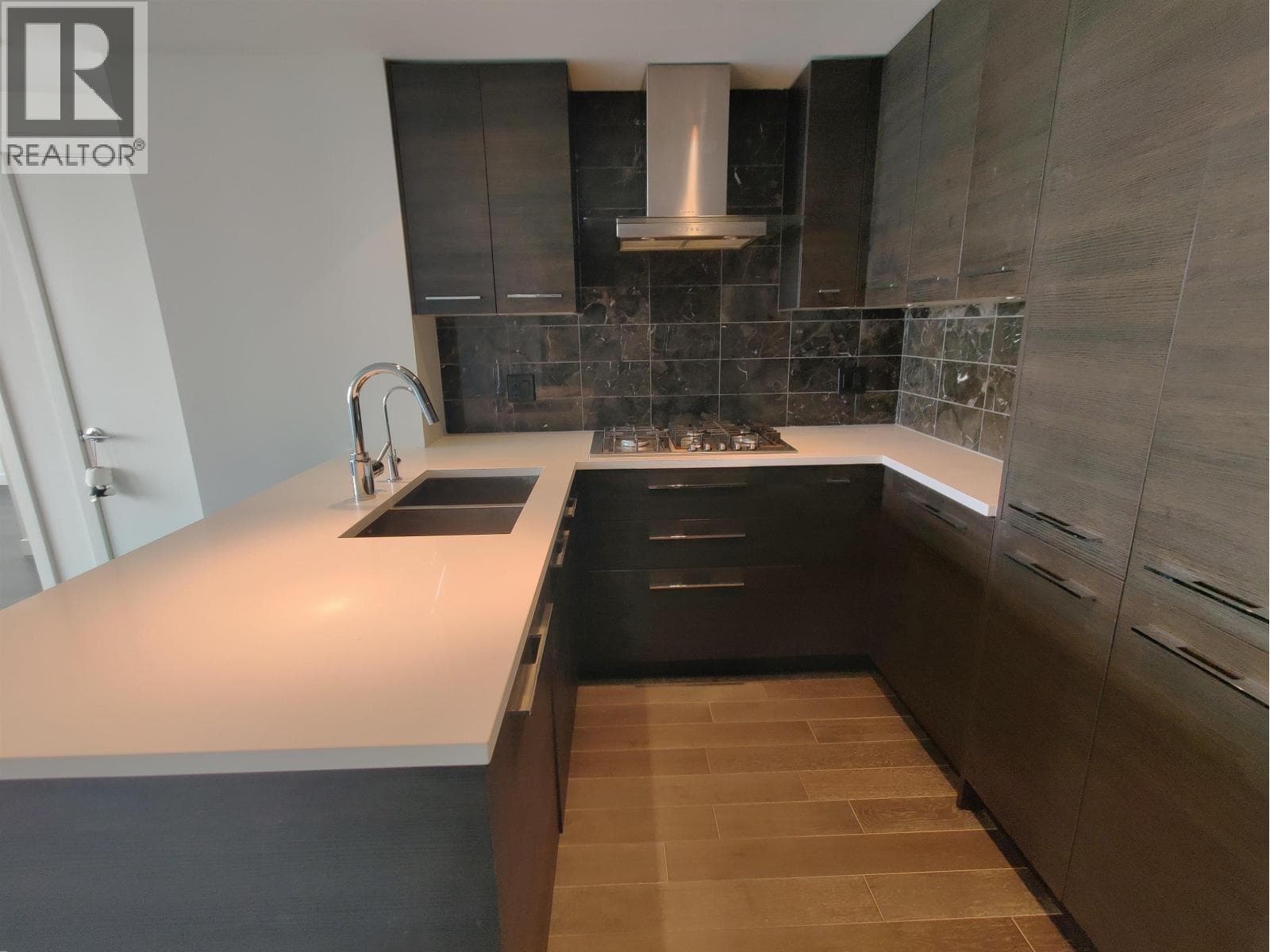 1607 7468 LANSDOWNE ROAD, Greater Vancouver — photo 3