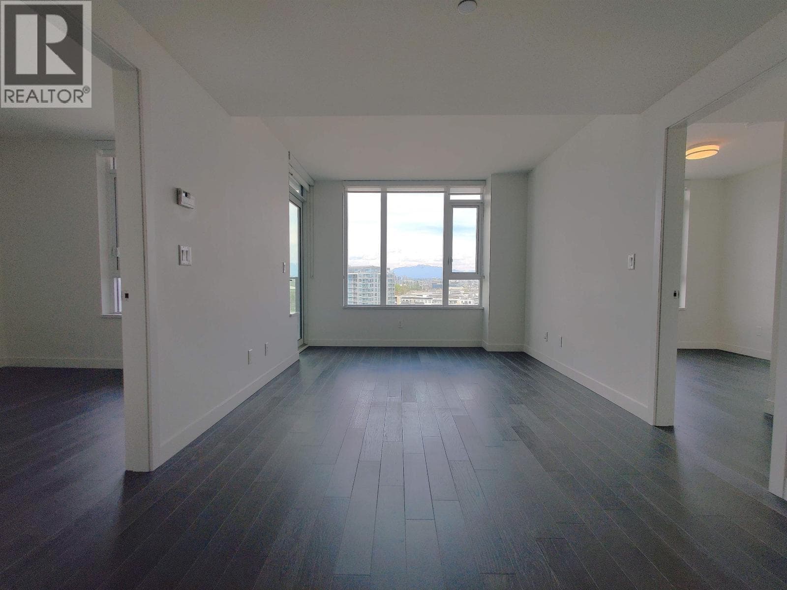 1607 7468 LANSDOWNE ROAD, Greater Vancouver — photo 4