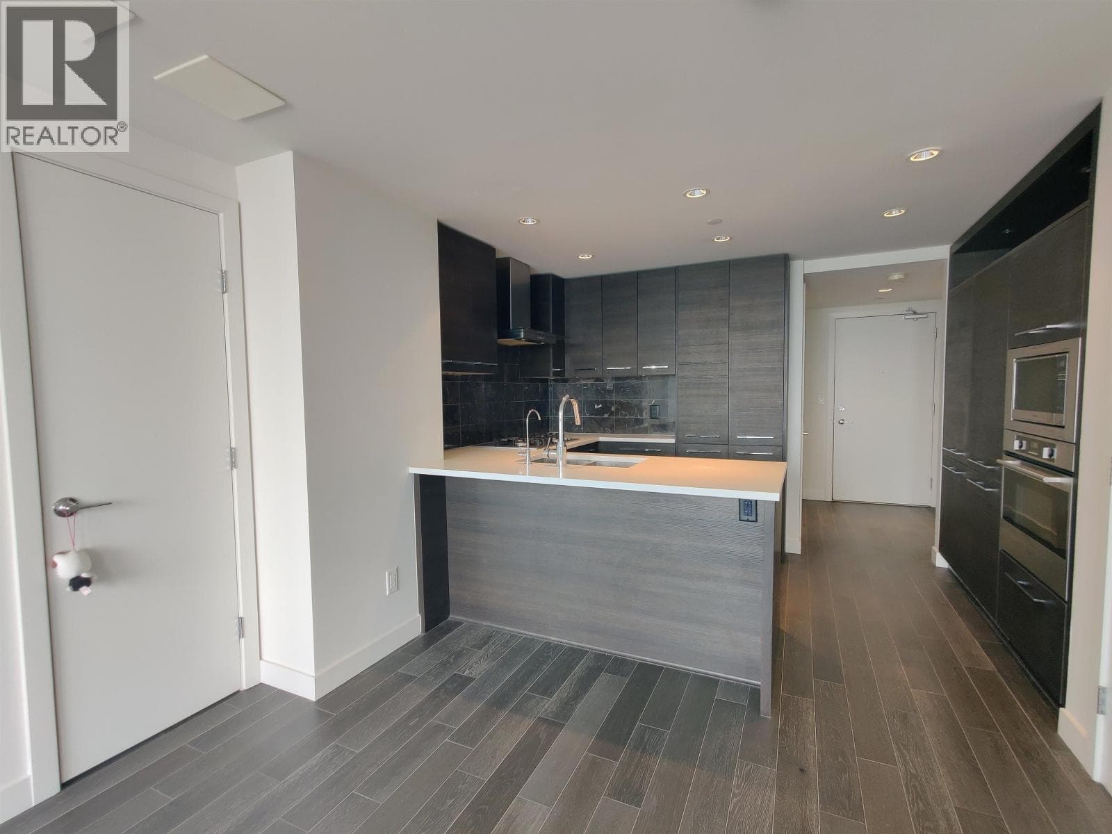 1607 7468 LANSDOWNE ROAD, Greater Vancouver — photo 2