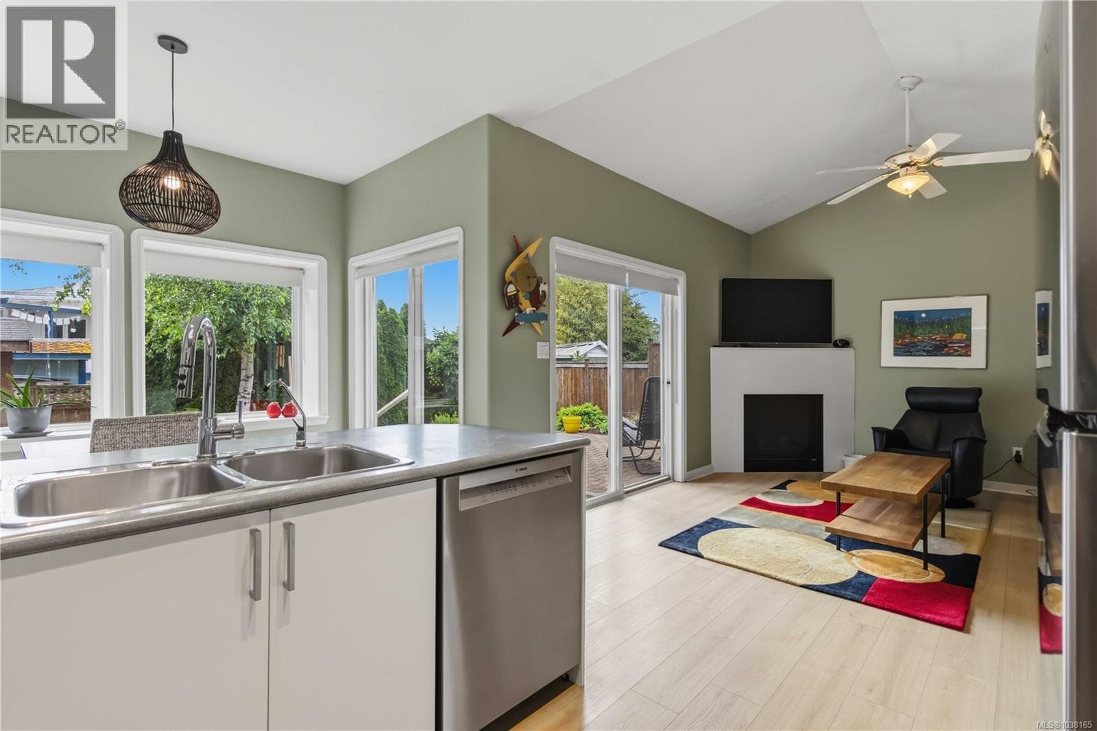 1056 Holly Park Rd, Victoria — photo 4