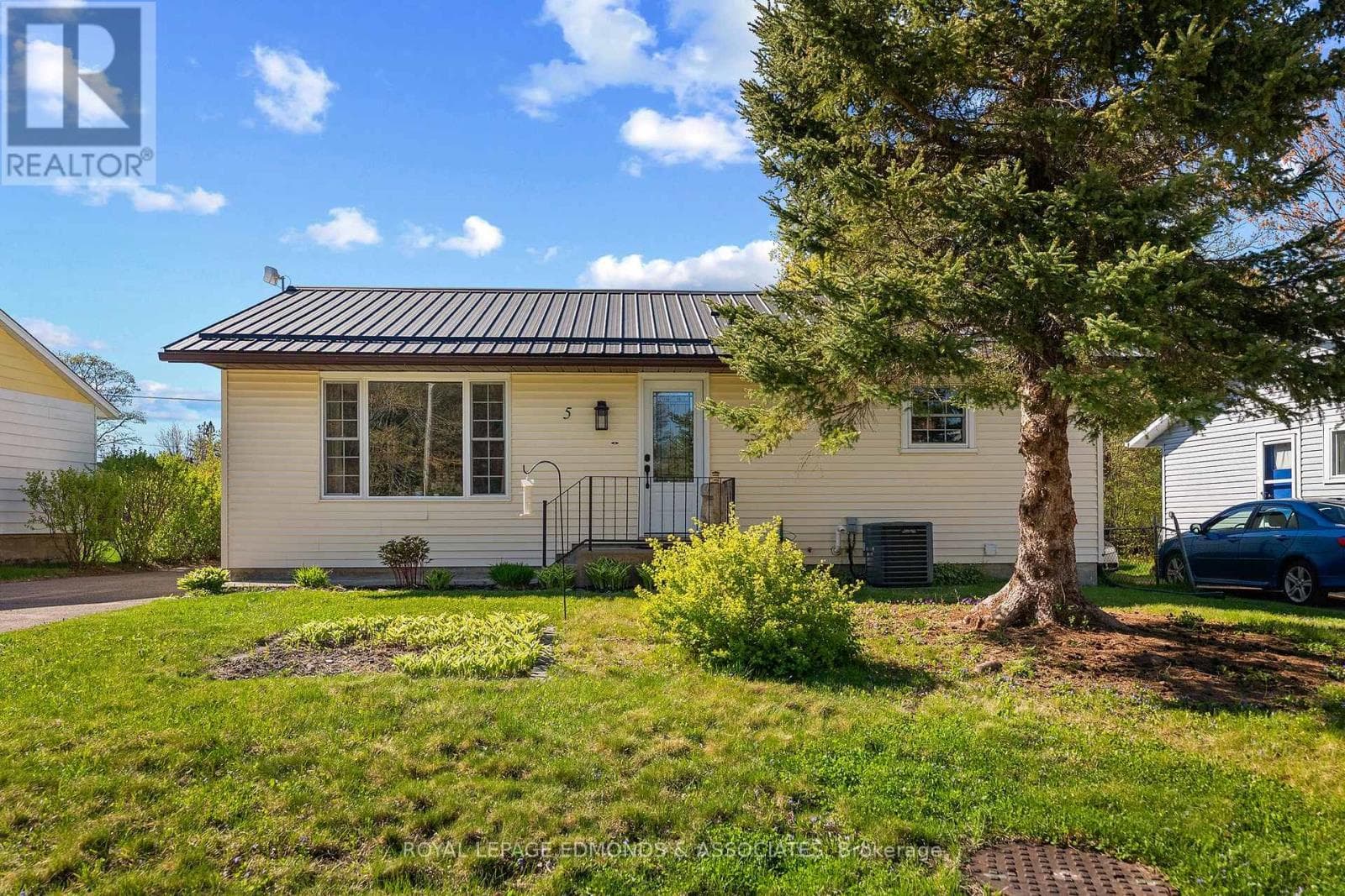 5 LASALLE DRIVE in 