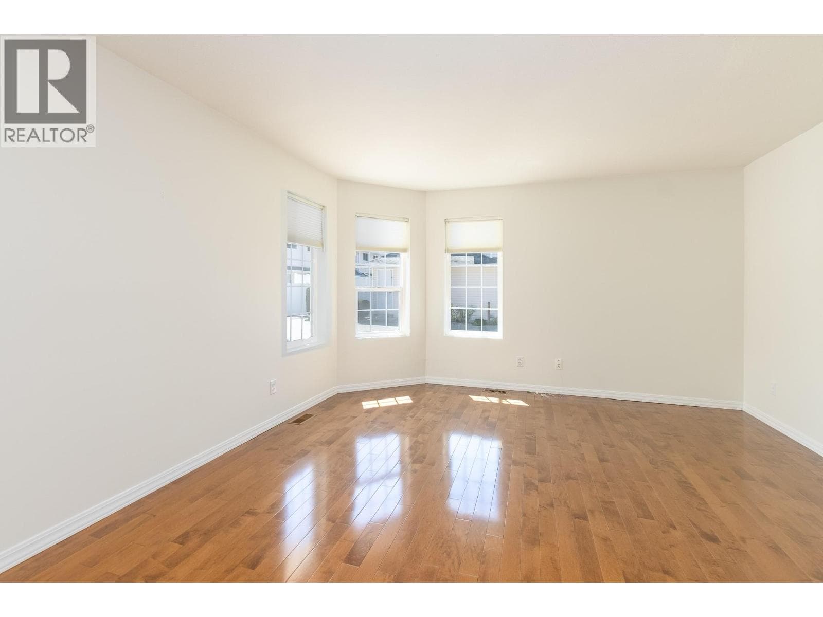 870 10 Street SW Unit# 112, Interior REALTORS® — photo 3