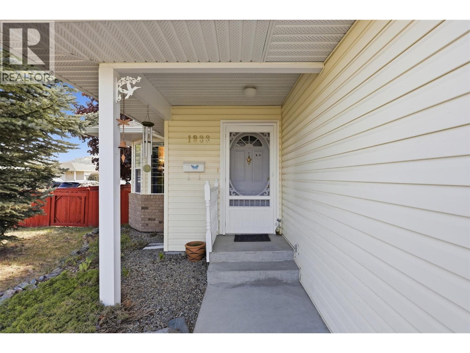 1933 ASH WYND, Interior REALTORS® — photo 3