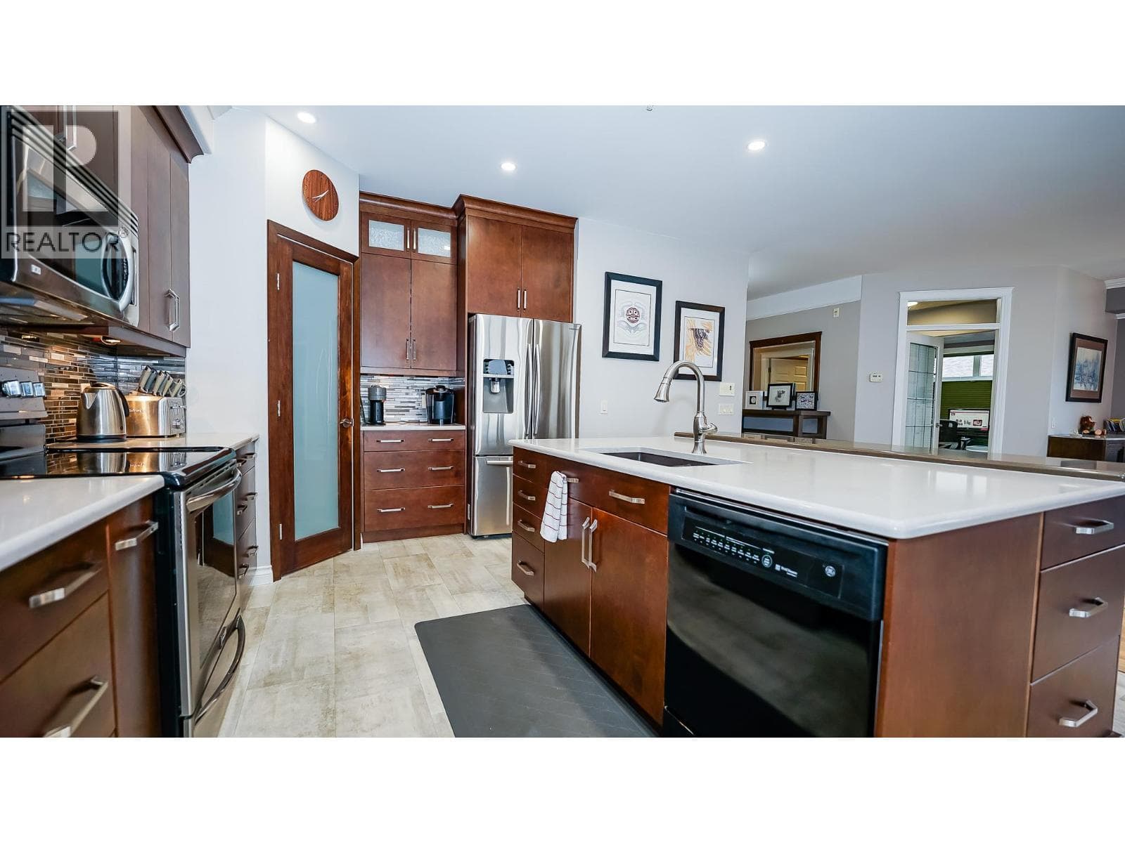 160 Harbourfront Drive Unit# 302, Interior REALTORS® — photo 5