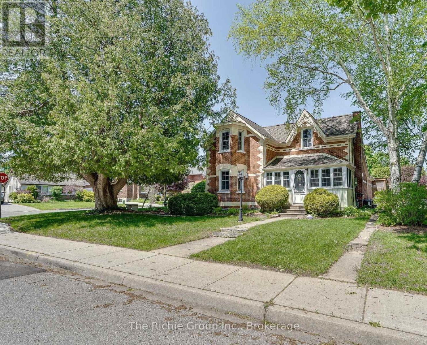 15 EMMA STREET, Toronto — photo 2
