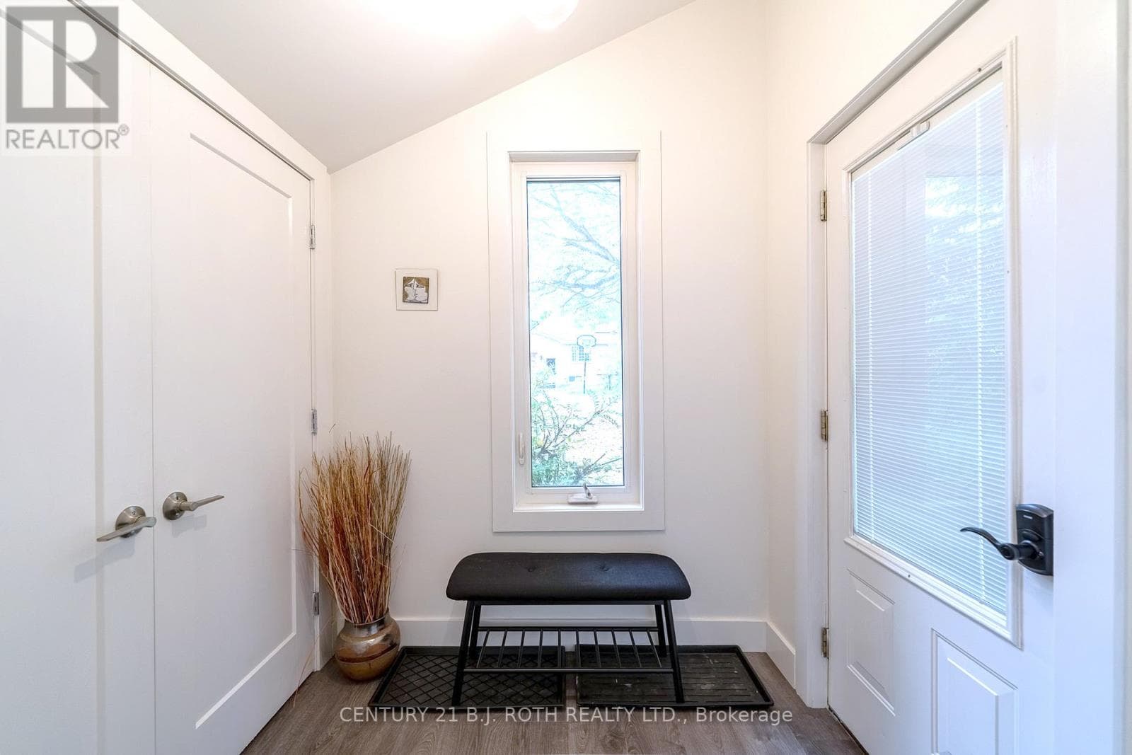 8101 KINGS RIVER ROAD, Toronto — photo 4