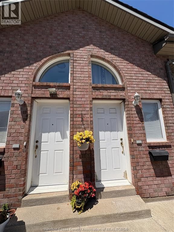 2290 DAYTONA AVENUE, Windsor — photo 2
