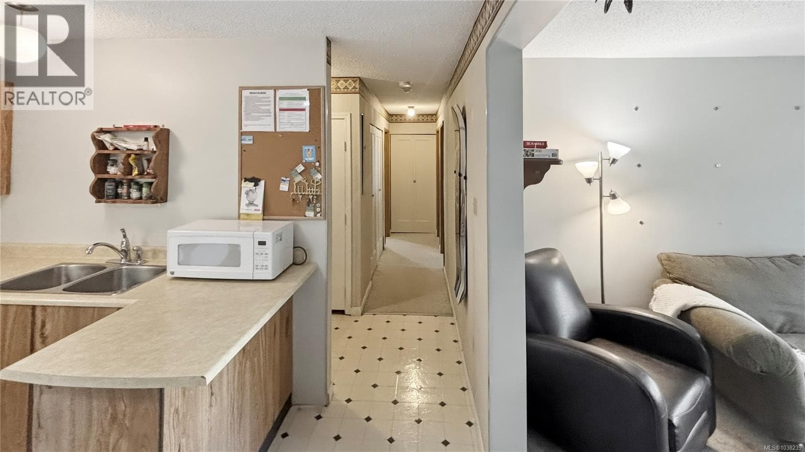 106 695 Castle Crag Cres, Vancouver Island — photo 3