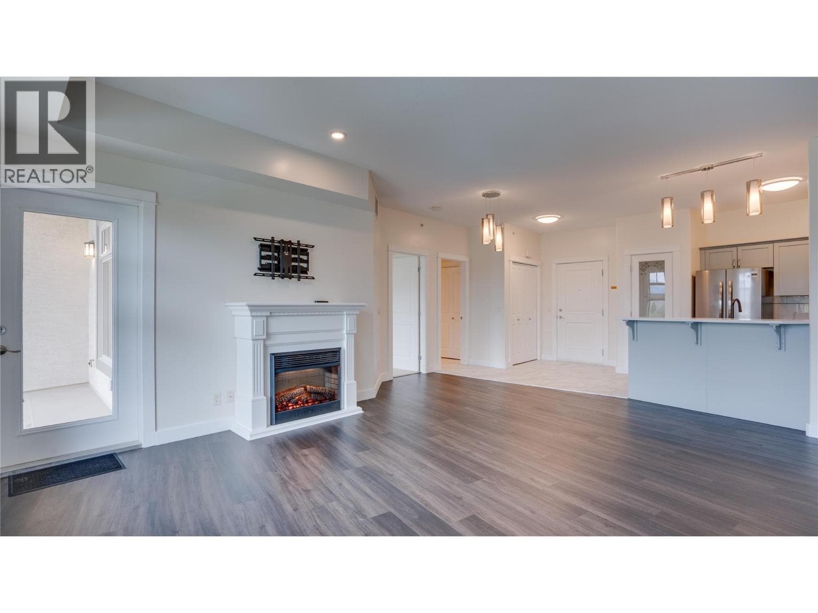 2551 Shoreline Drive Unit# 412, Interior REALTORS® — photo 5