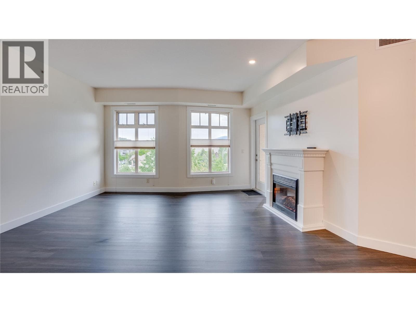 2551 Shoreline Drive Unit# 412, Interior REALTORS® — photo 4