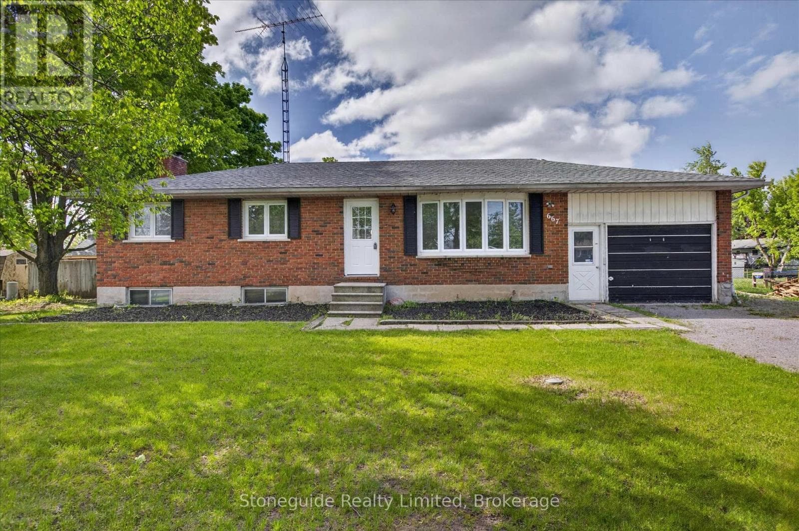 667 SKYLINE ROAD in 