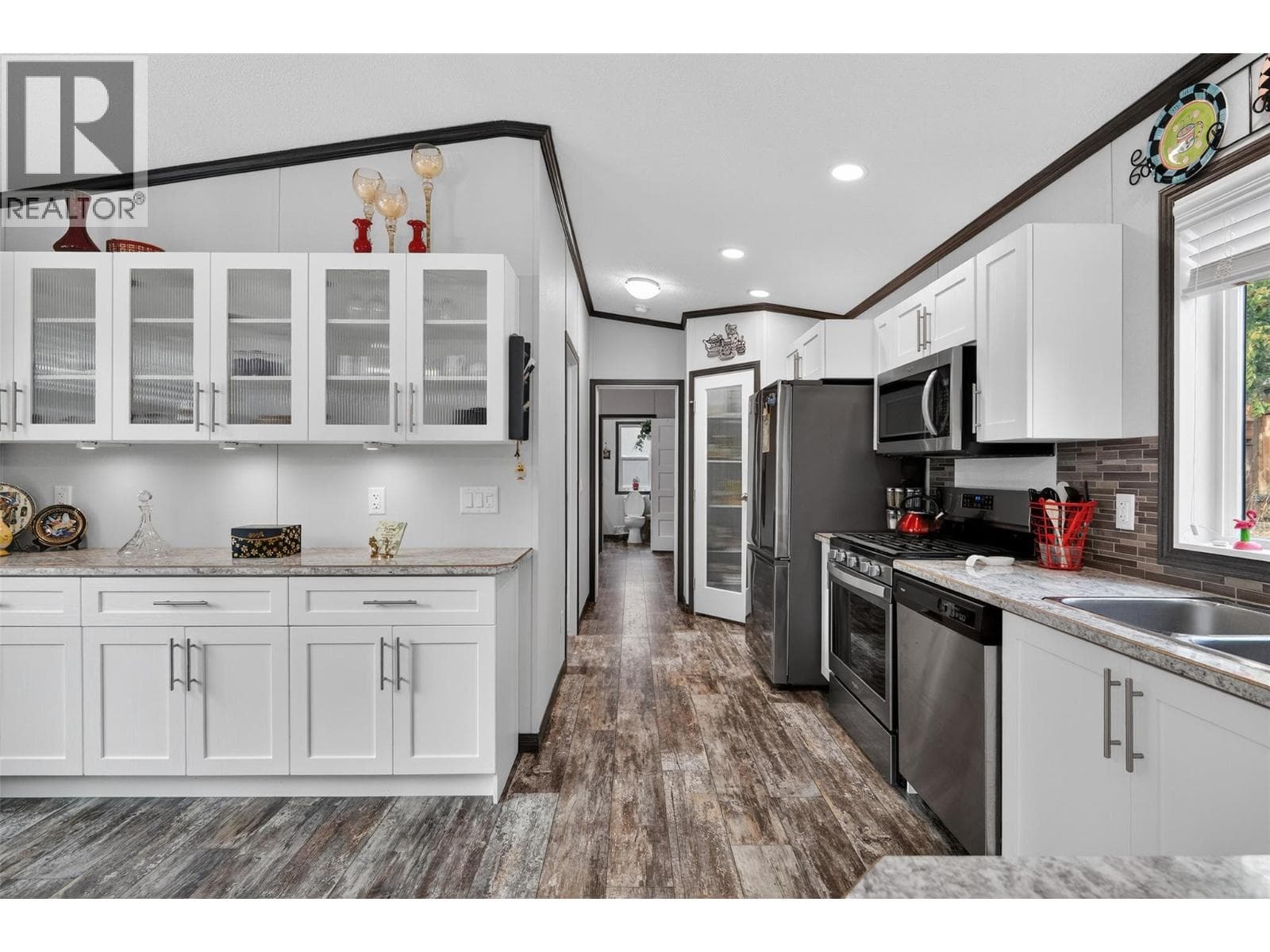 5235 Shaw Road Unit# 11, Interior REALTORS® — photo 2