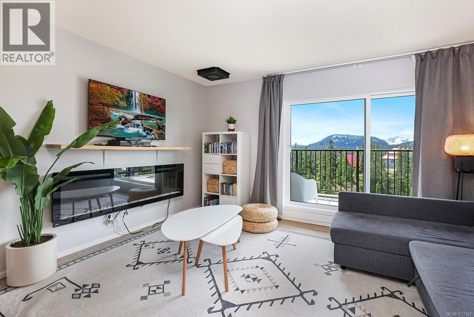 303 695 Castle Crag Cres, Vancouver Island