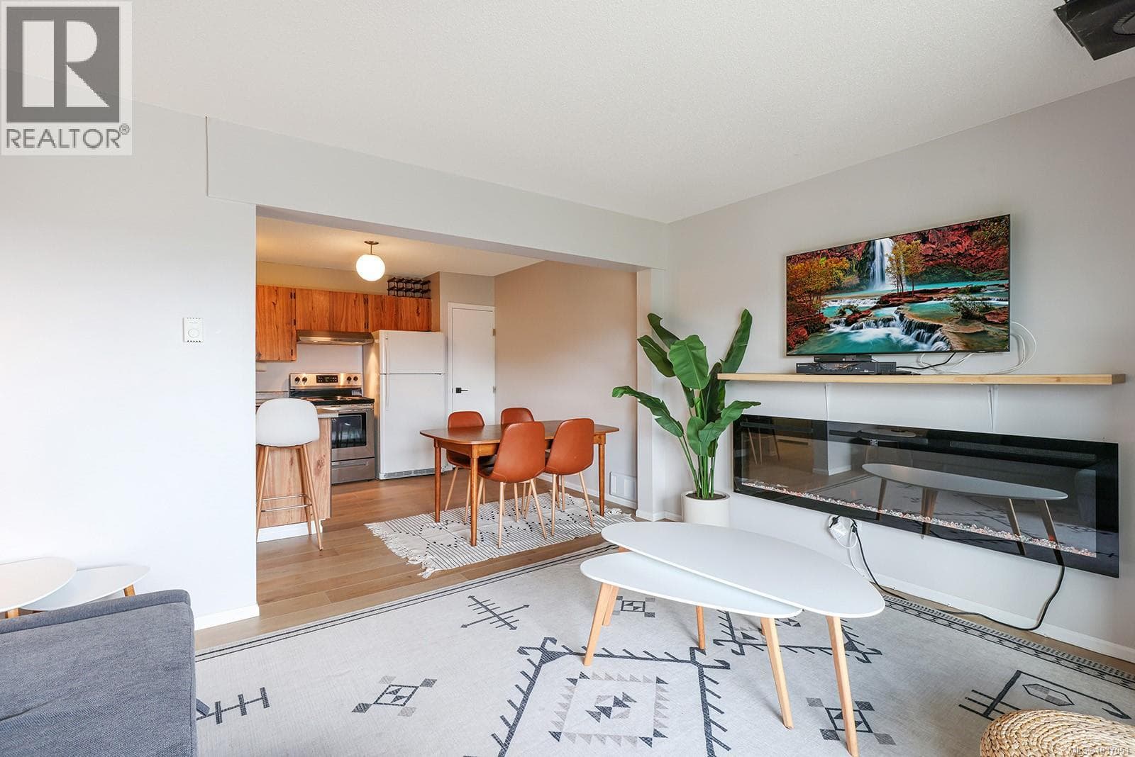 303 695 Castle Crag Cres, Vancouver Island — photo 3
