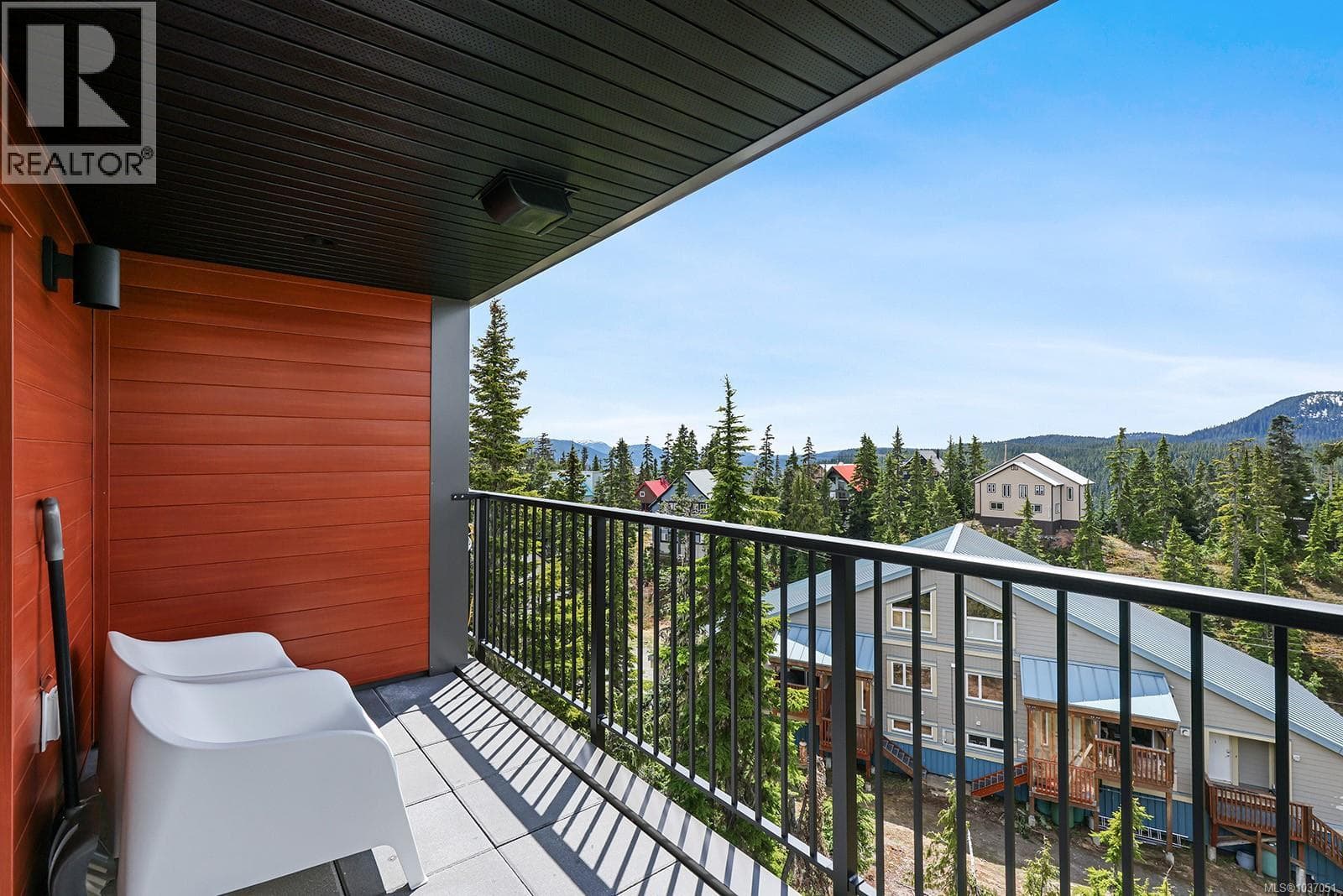 303 695 Castle Crag Cres, Vancouver Island — photo 4