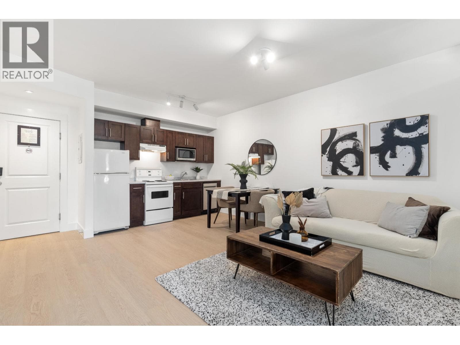 302 7330 ARBUTUS STREET, Greater Vancouver — photo 2