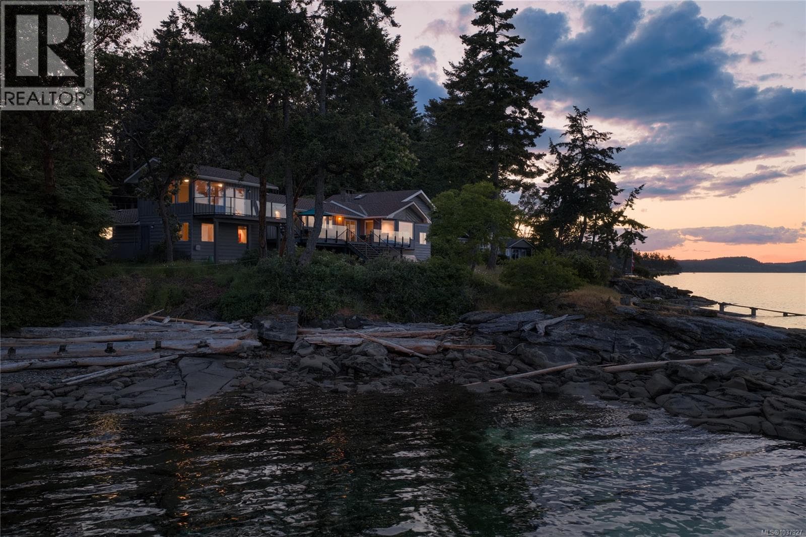 2858 Twin Oaks Dr, Vancouver Island