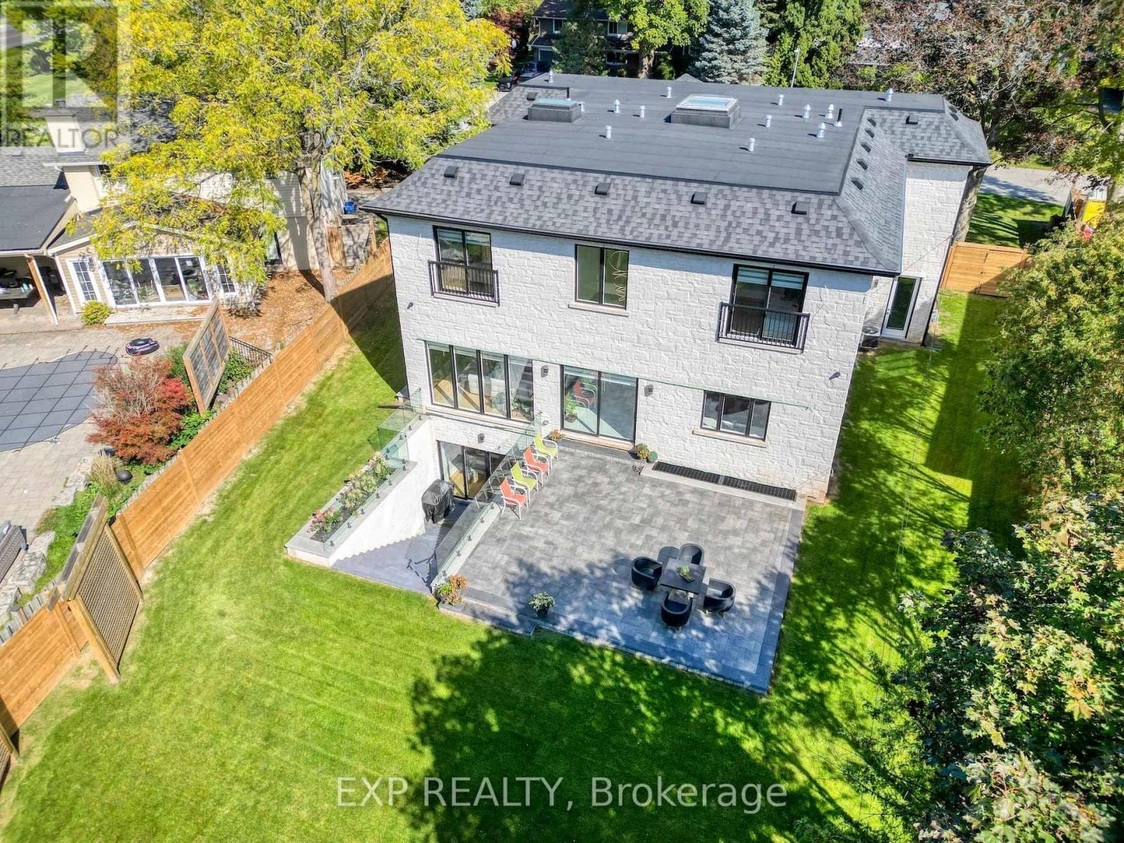 150 WOLFDALE AVENUE, Toronto — photo 3