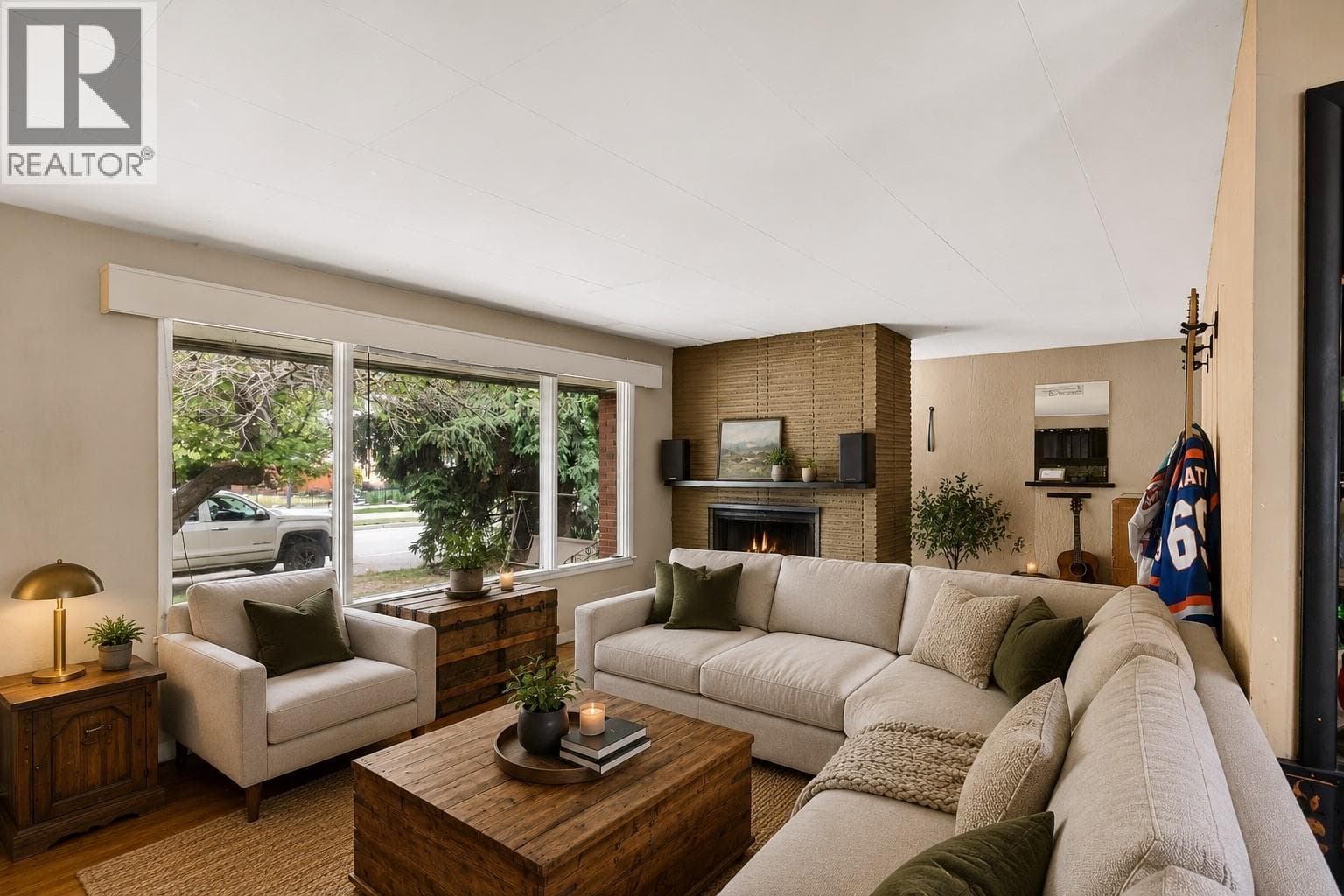 1829 ABBOTT STREET, Interior REALTORS® — photo 5