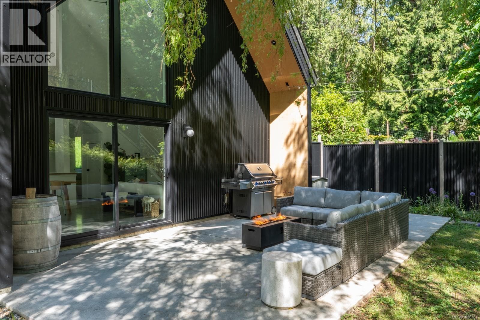 146 MENHINICK DRIVE, Victoria — photo 3