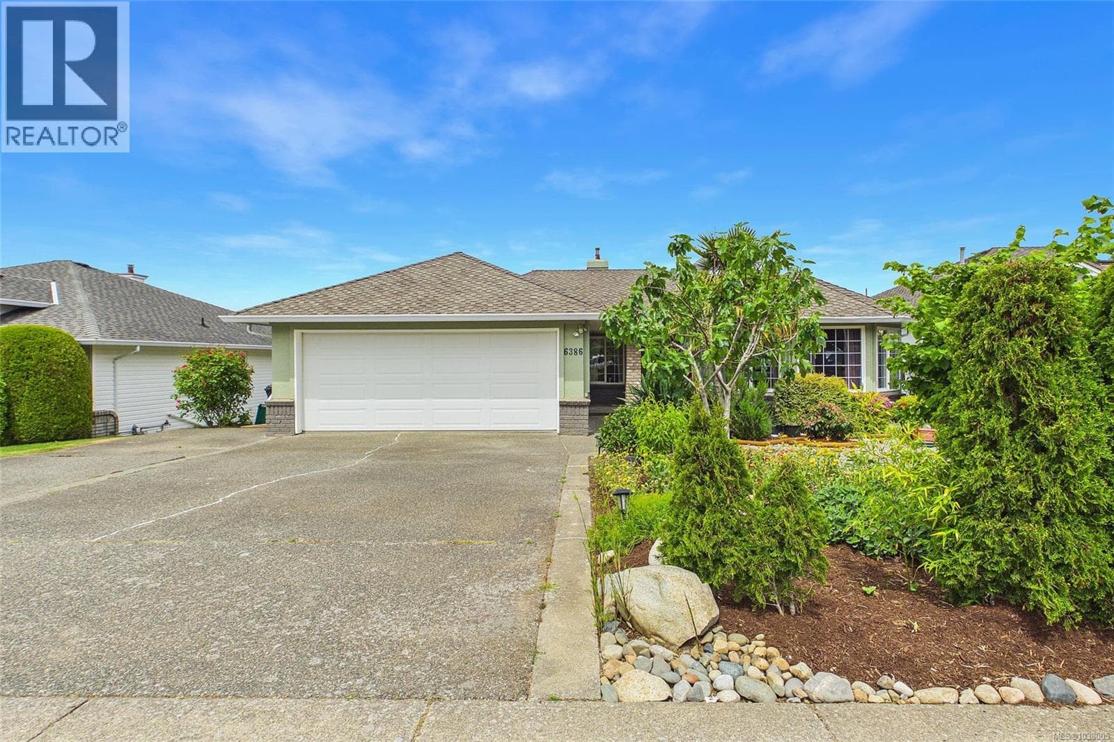6386 GROVELAND DRIVE, Vancouver Island — photo 2