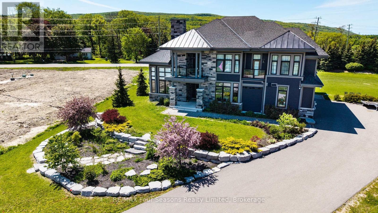 9 WINDROSE VALLEY BOULEVARD, OnePoint — photo 2